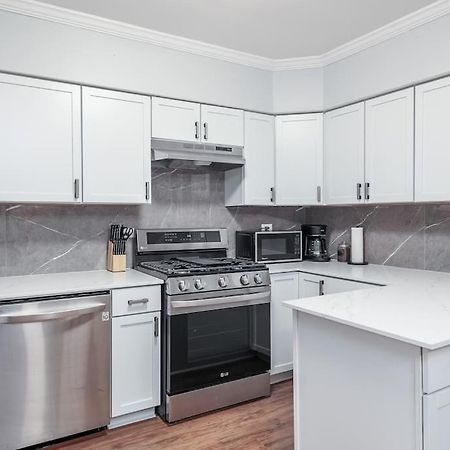 Beautiful Remodeled Penthouse Unit In Old Town Villa Chicago Kültér fotó